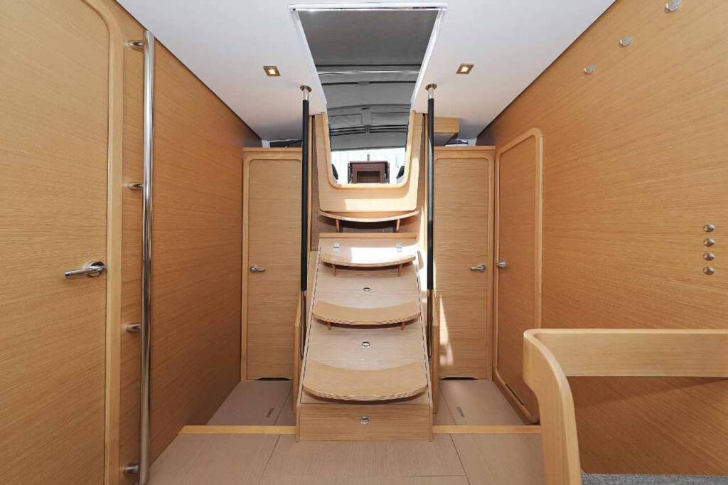 Sailing yacht Dufour 520 GL Luna 77