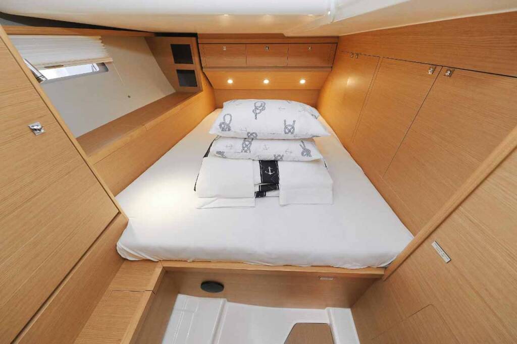 Sailing yacht Dufour 520 GL Luna 77