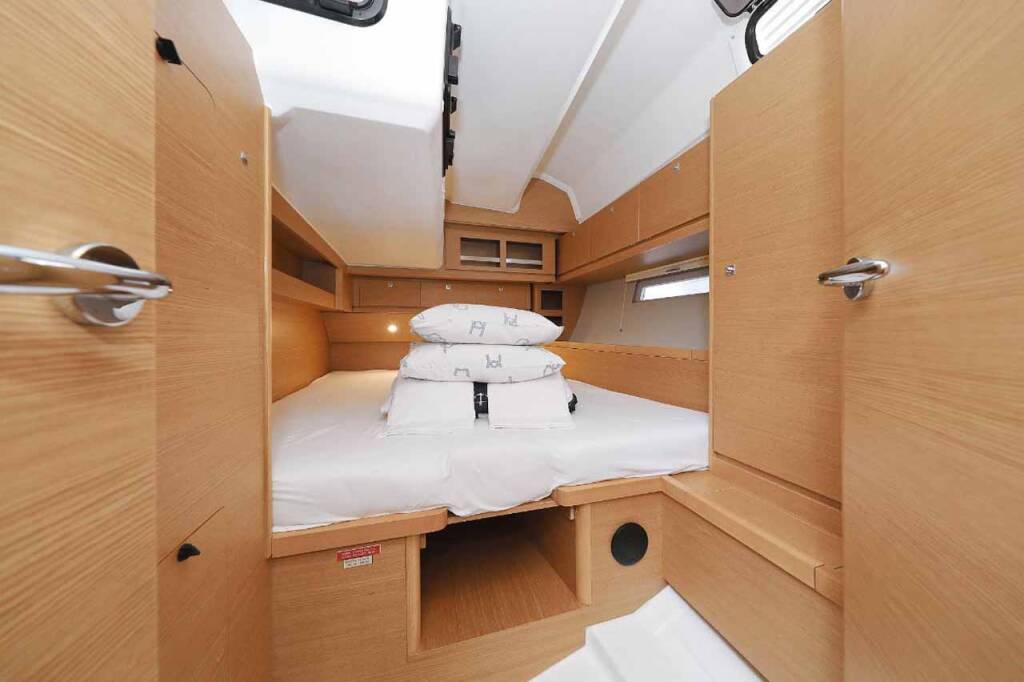 Sailing yacht Dufour 520 GL Luna 77