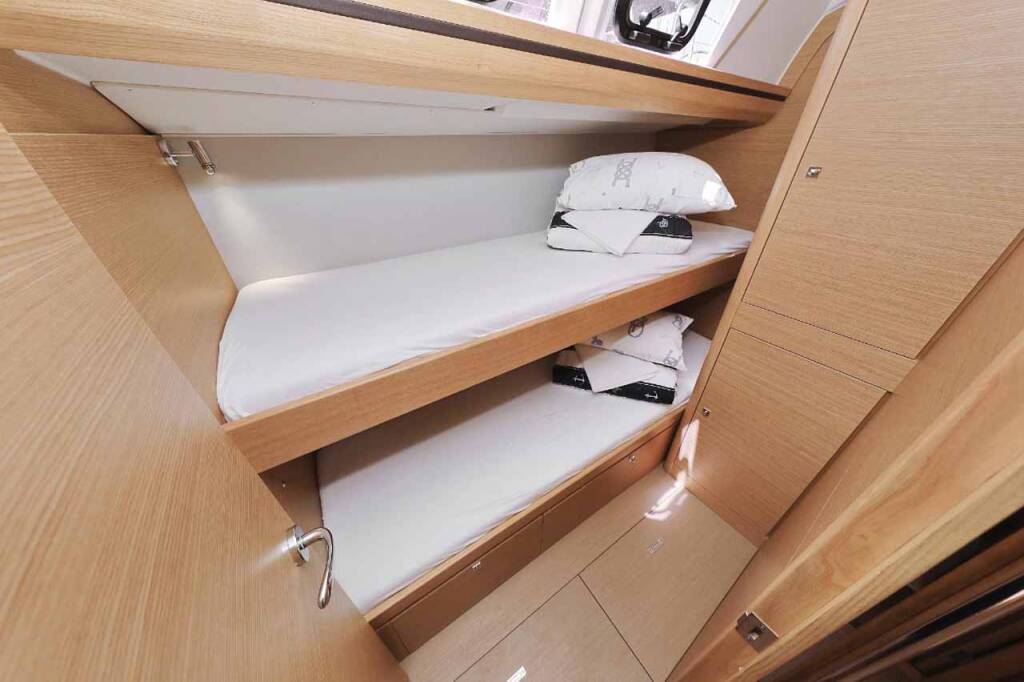 Sailing yacht Dufour 520 GL Luna 77