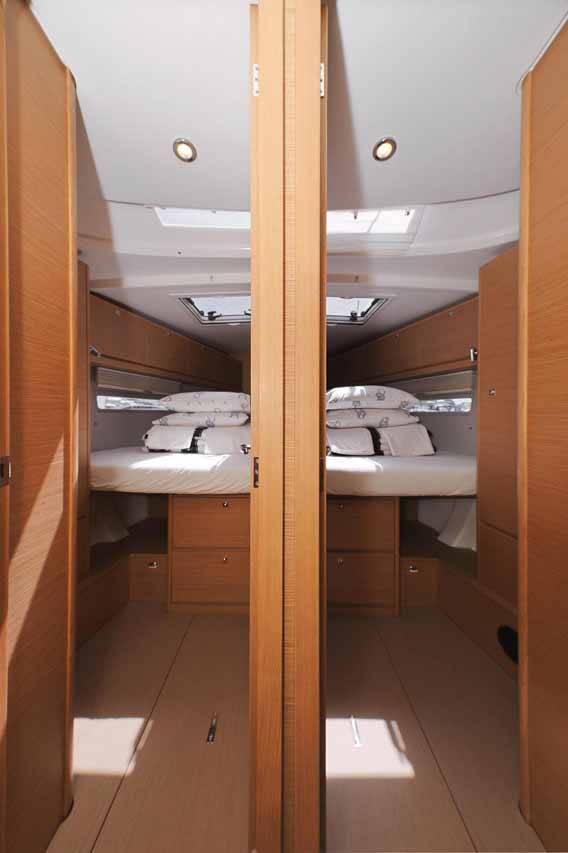 Sailing yacht Dufour 520 GL Luna 77