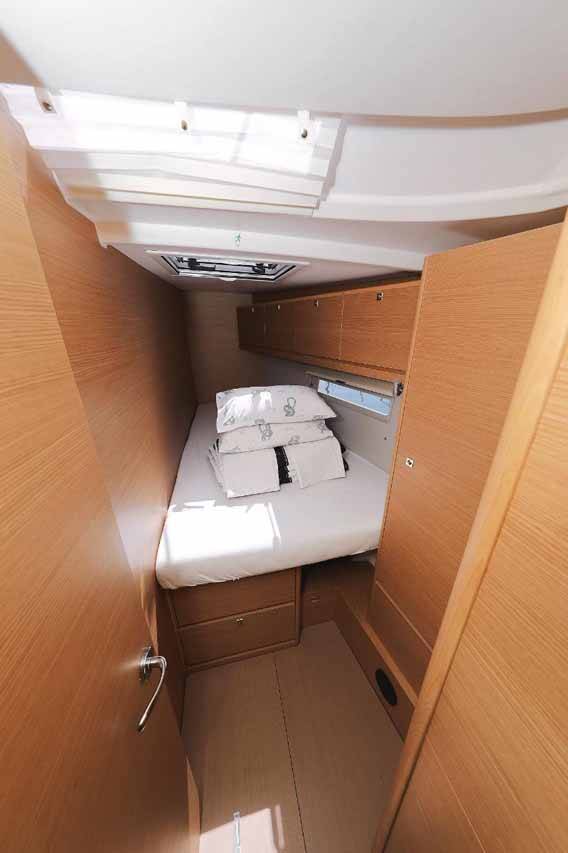 Sailing yacht Dufour 520 GL Luna 77