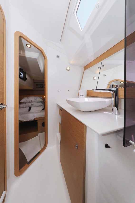 Sailing yacht Dufour 520 GL Luna 77