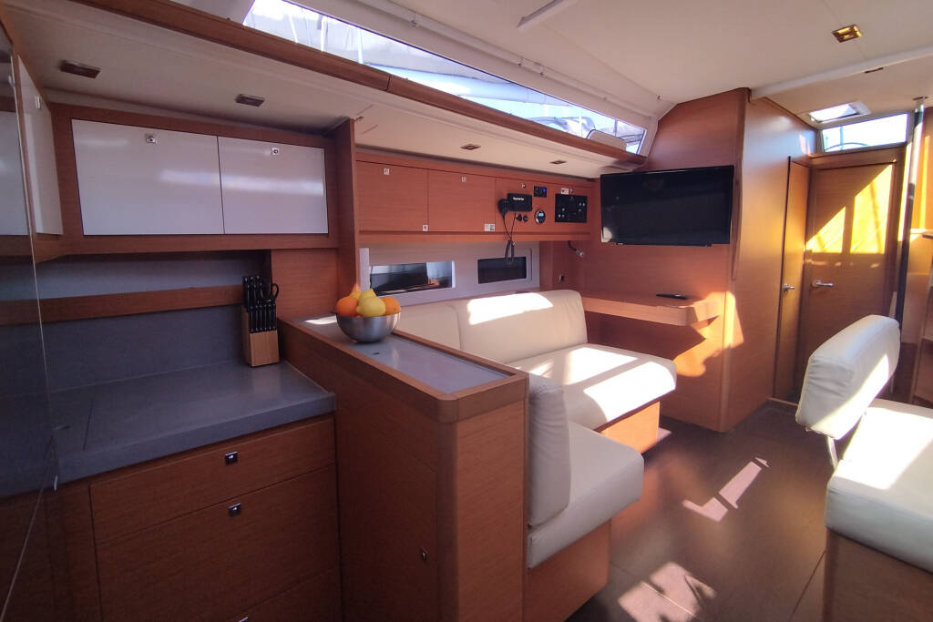 Sailing yacht Dufour 530 Rhamnus