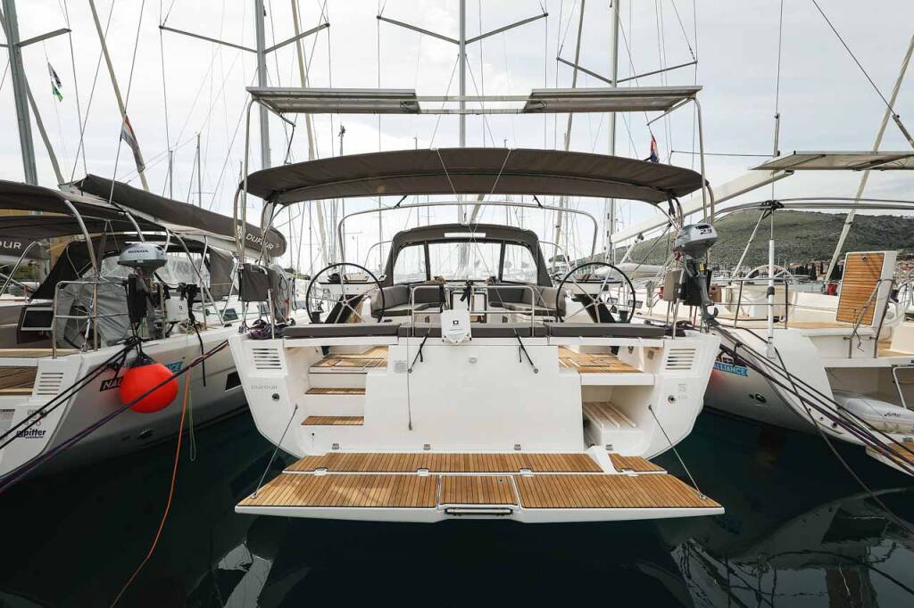 Sailing yacht Dufour 530 Musca