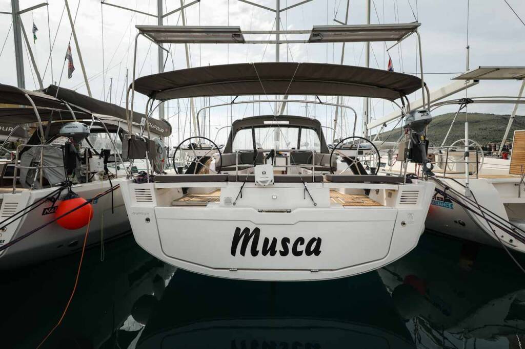 Sailing yacht Dufour 530 Musca
