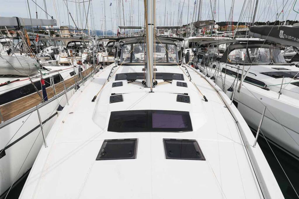 Sailing yacht Dufour 530 Musca