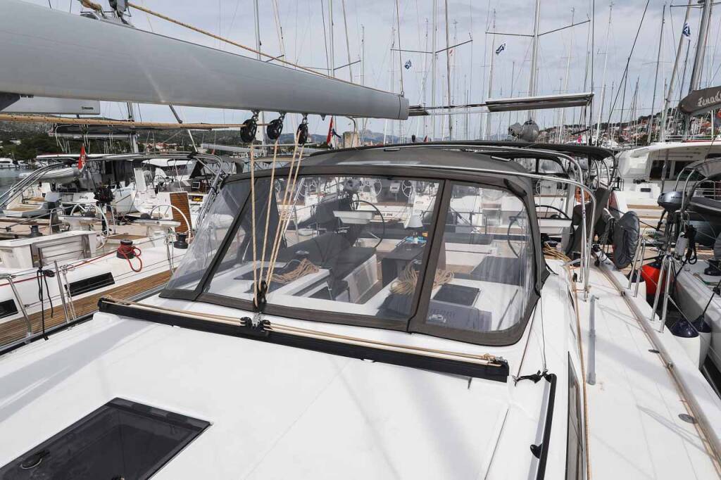 Sailing yacht Dufour 530 Musca