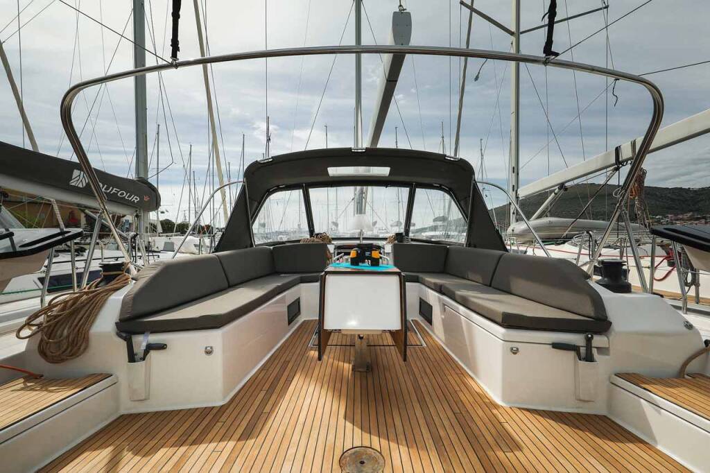Sailing yacht Dufour 530 Musca