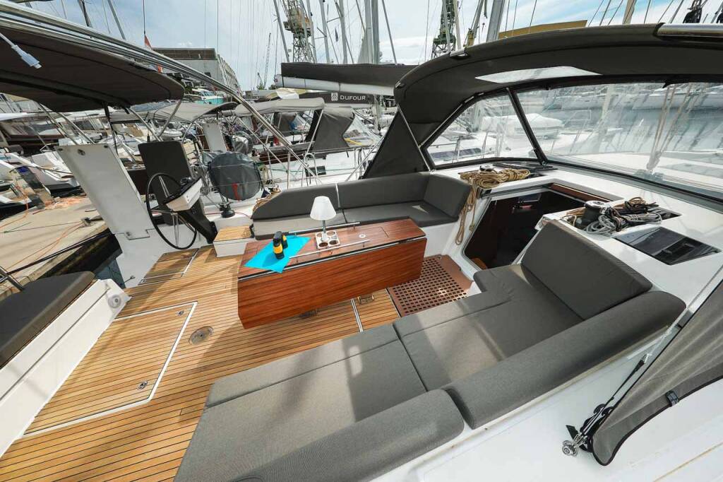 Sailing yacht Dufour 530 Musca