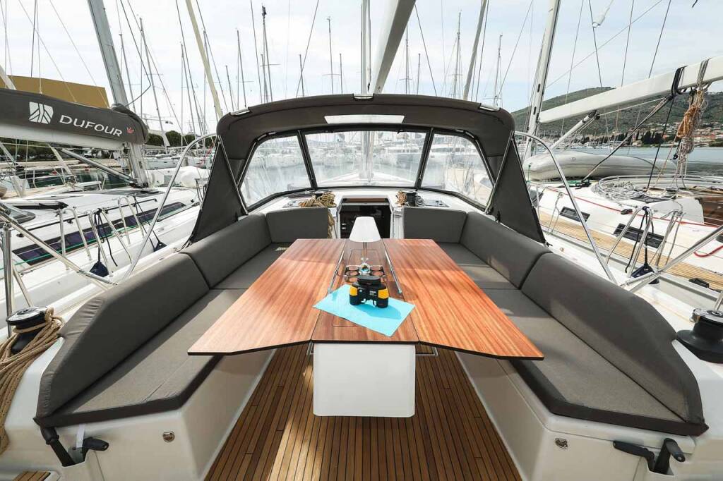 Sailing yacht Dufour 530 Musca