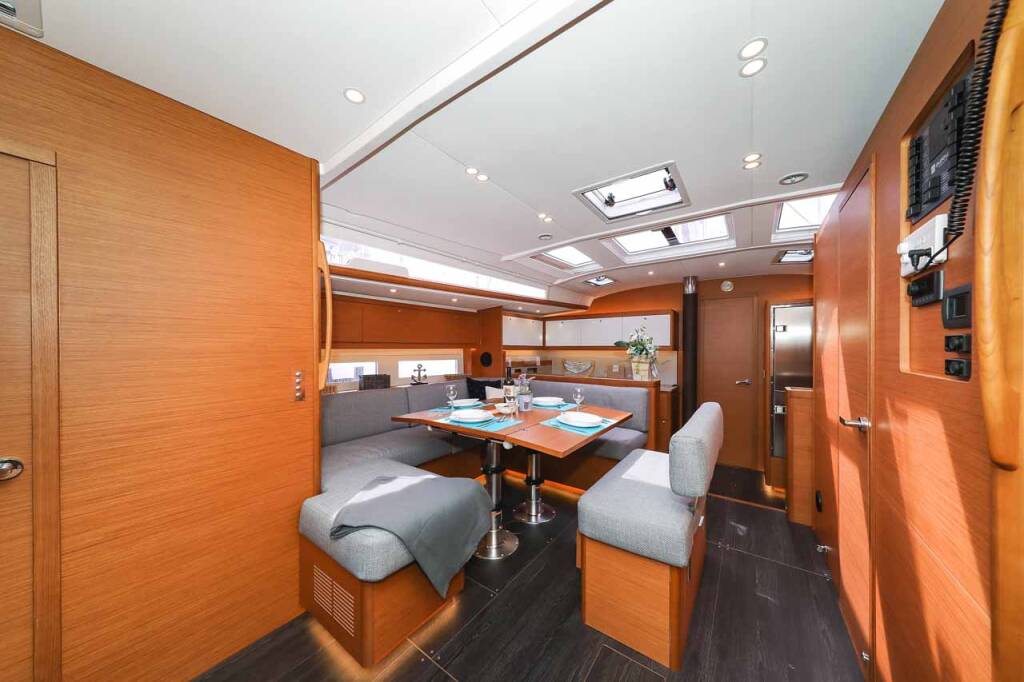 Sailing yacht Dufour 530 Musca