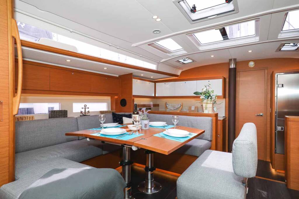 Sailing yacht Dufour 530 Musca