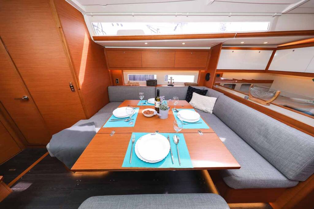 Sailing yacht Dufour 530 Musca