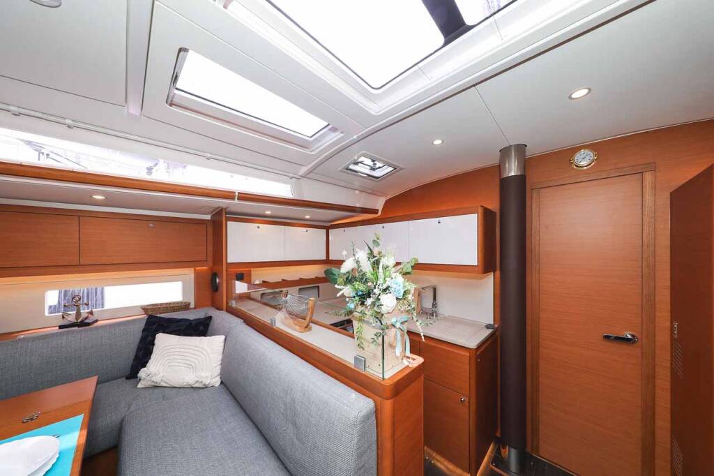 Sailing yacht Dufour 530 Musca