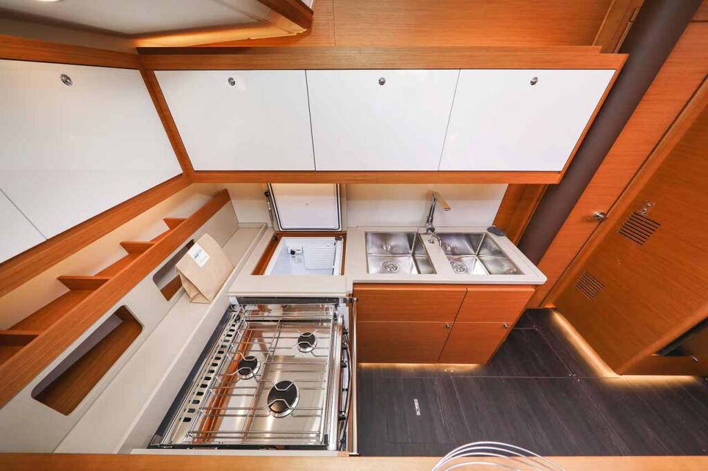 Sailing yacht Dufour 530 Musca