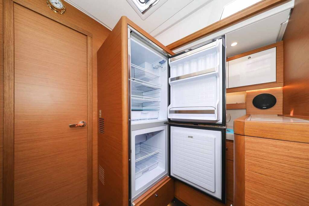 Sailing yacht Dufour 530 Musca