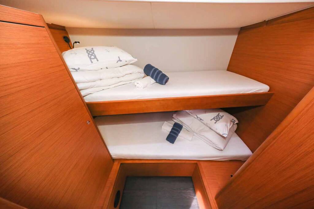 Sailing yacht Dufour 530 Musca