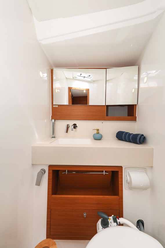 Sailing yacht Dufour 530 Musca