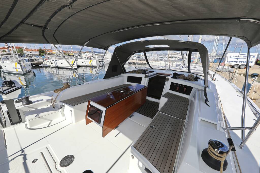 Sailing yacht Dufour 530 Dreamweaver