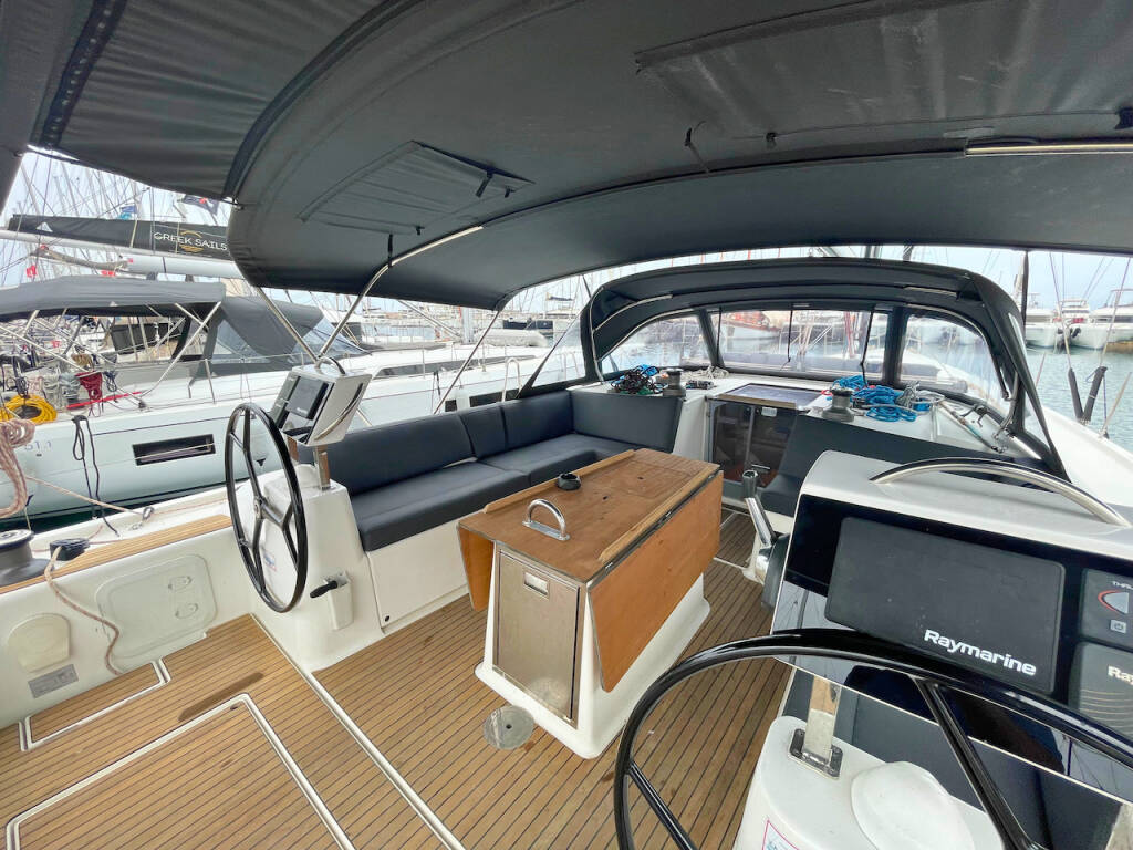 Sailing yacht Dufour 560 GL Captain Leo