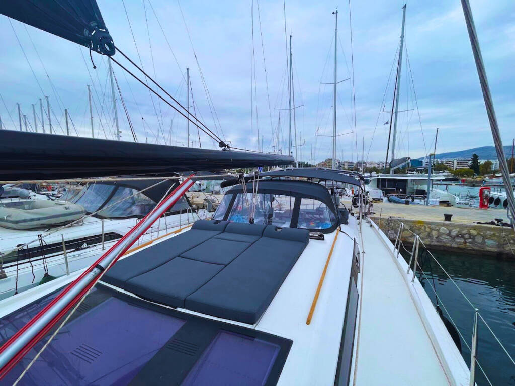 Sailing yacht Dufour 560 GL Captain Leo