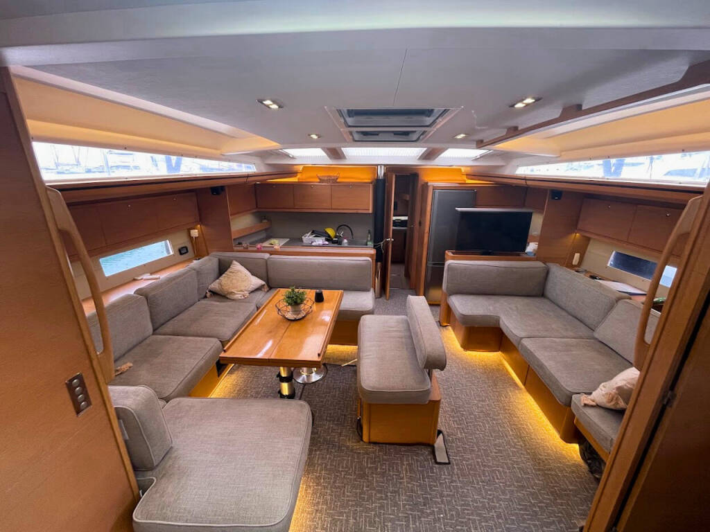 Sailing yacht Dufour 560 GL Captain Leo