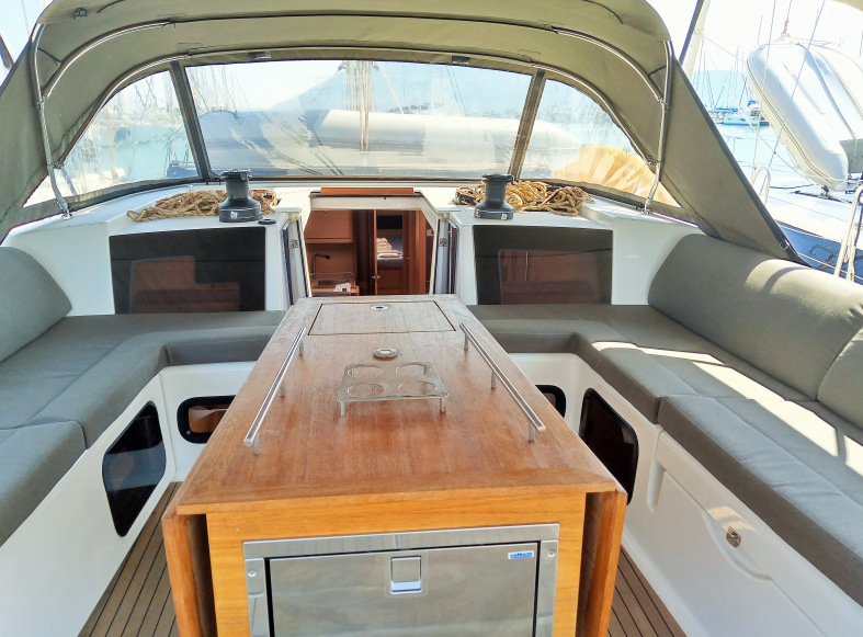 Sailing yacht Dufour 560 GL Altamira