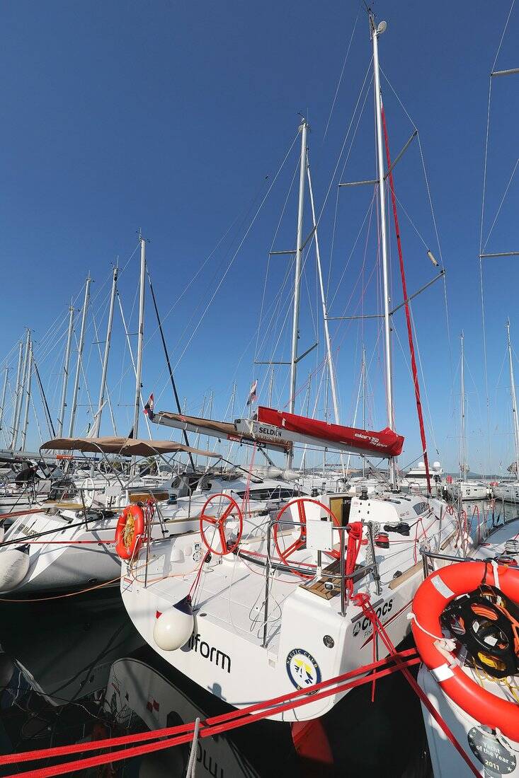 Segelyachten Elan 350 Performance Uniform