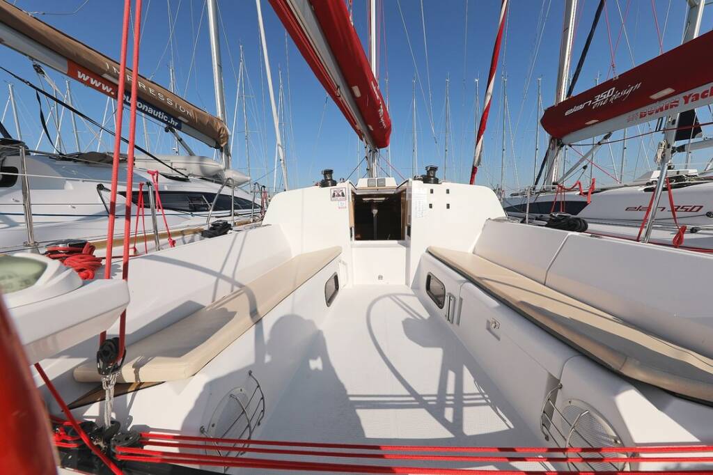 Segelyachten Elan 350 Performance Uniform