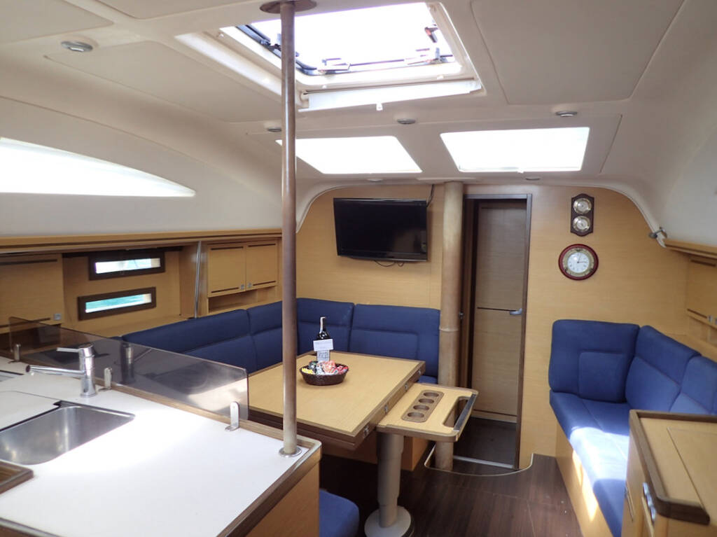 Sailing yacht Elan 444 Impression Moon Shadow
