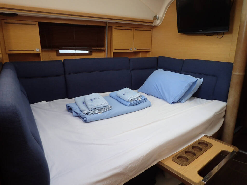 Sailing yacht Elan 444 Impression Moon Shadow