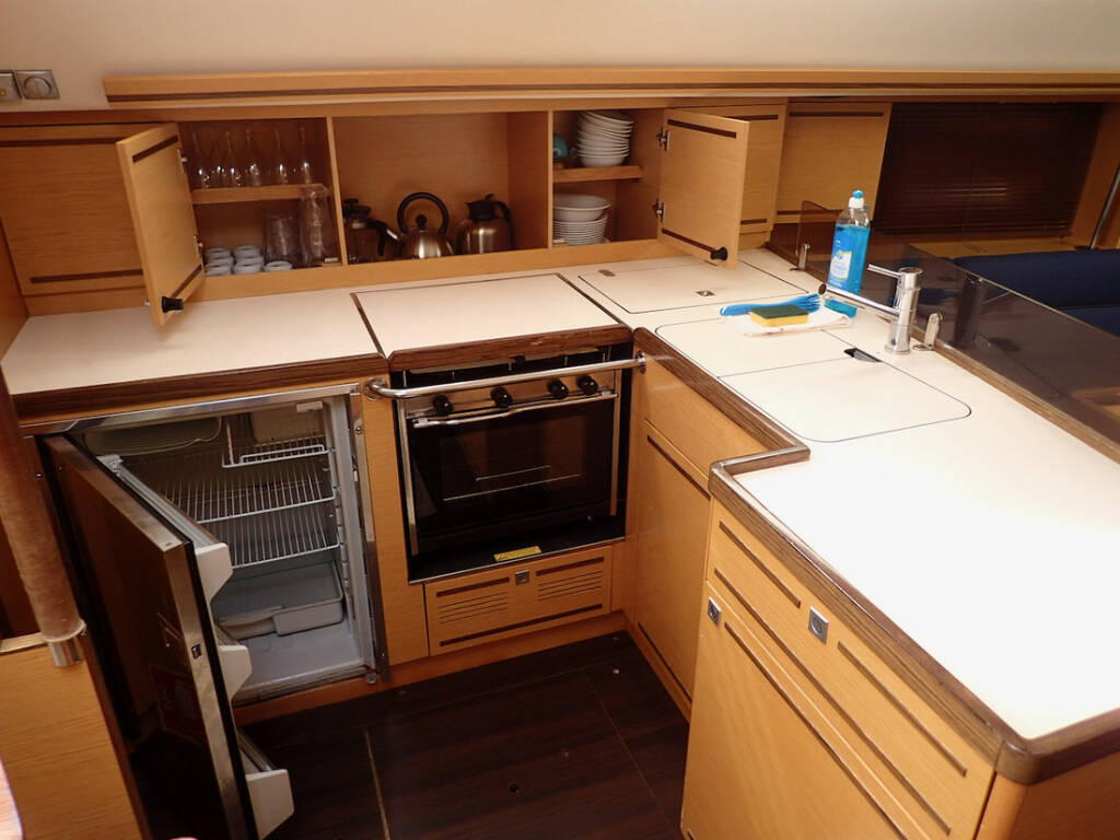 Sailing yacht Elan 444 Impression Moon Shadow