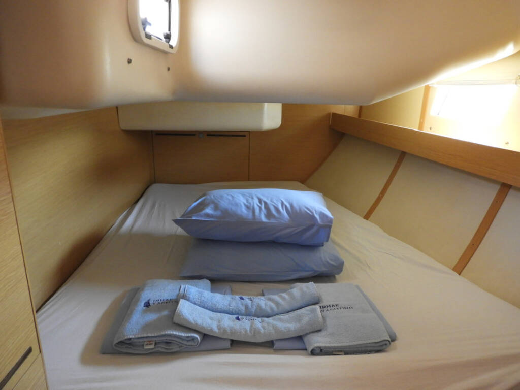 Sailing yacht Elan 444 Impression Moon Shadow
