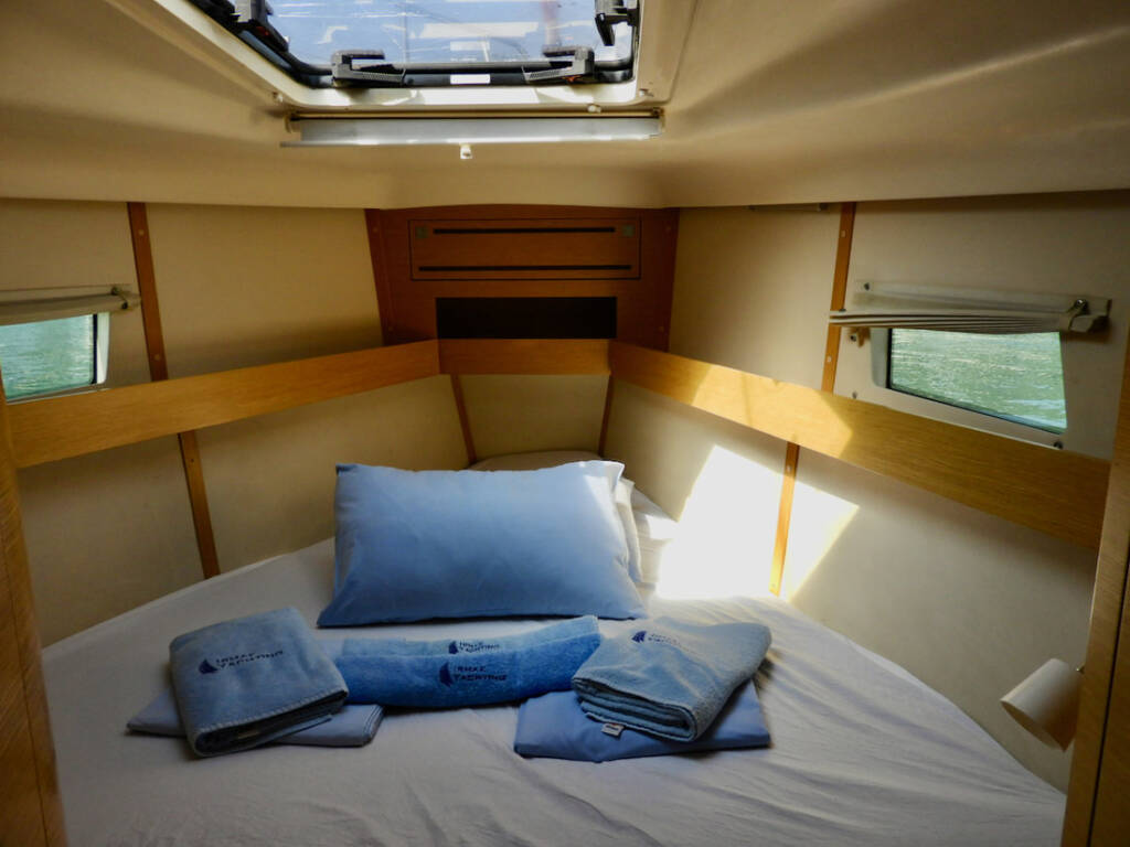 Sailing yacht Elan 444 Impression Moon Shadow