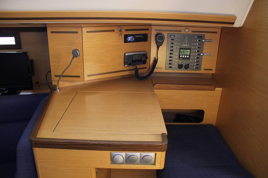 Sailing yacht Elan 444 Impression Okea Iris