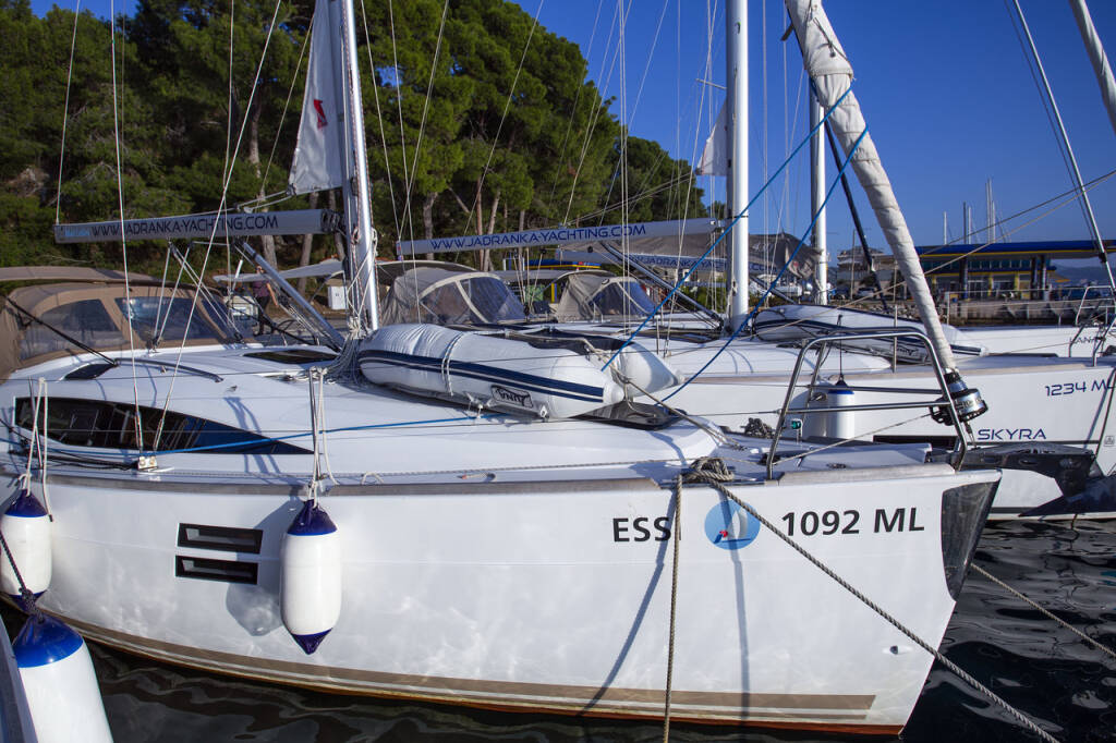 Sailing yacht Elan Impression 35 Essi