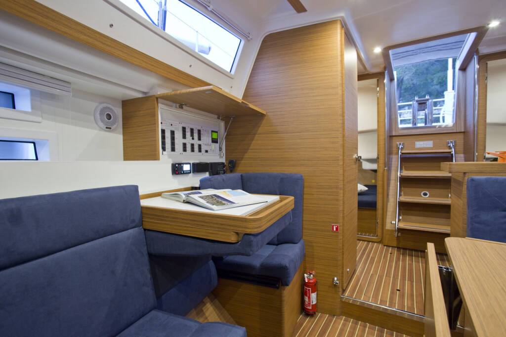 Sailing yacht Elan Impression 35 Essi