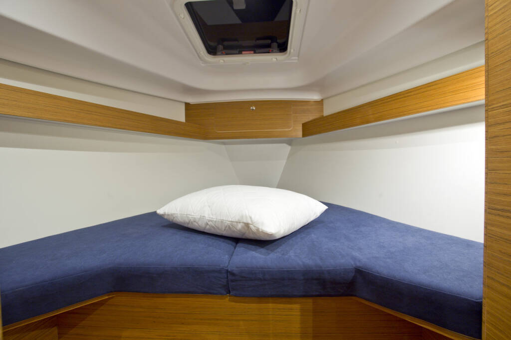 Sailing yacht Elan Impression 35 Essi