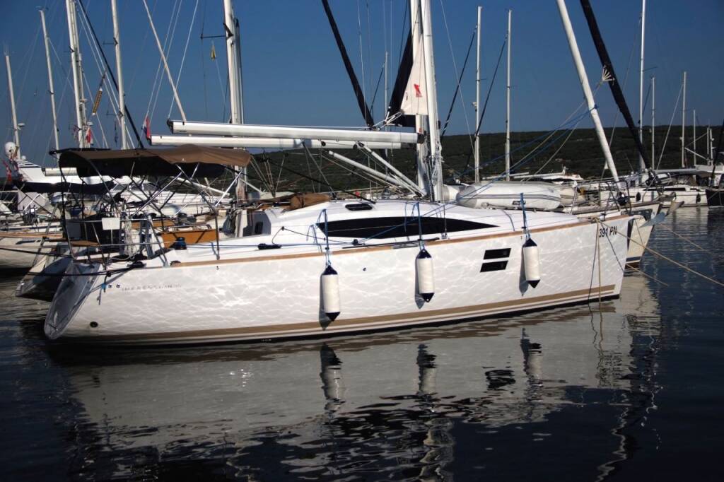 Sailing yacht Elan Impression 35 Arashi