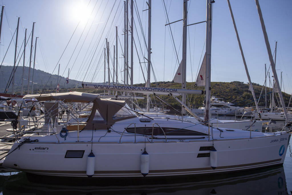 Sailing yacht Elan Impression 40 Janina
