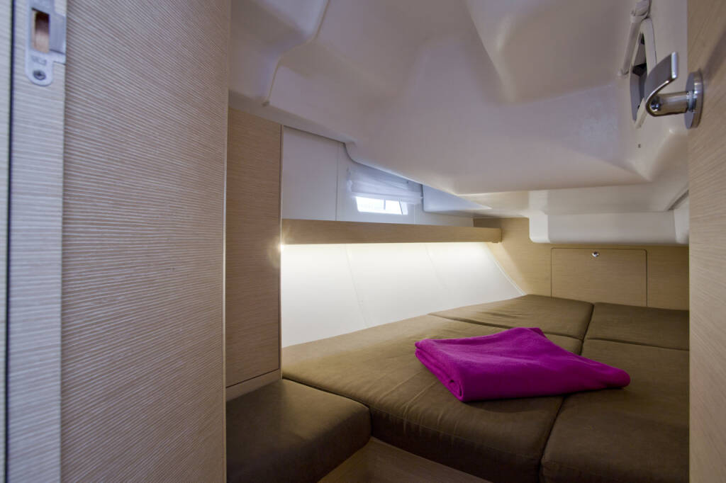 Sailing yacht Elan Impression 40 Tariq