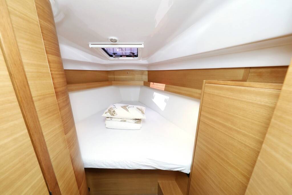 Sailing yacht Elan Impression 40.1 Valata