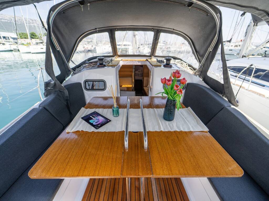 Sailing yacht Elan Impression 40.1 Tonka