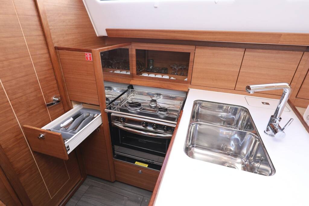 Sailing yacht Elan Impression 40.1 Eliana