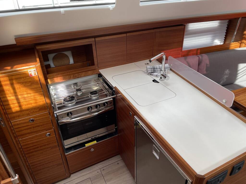 Sailing yacht Elan Impression 40.1 Blu