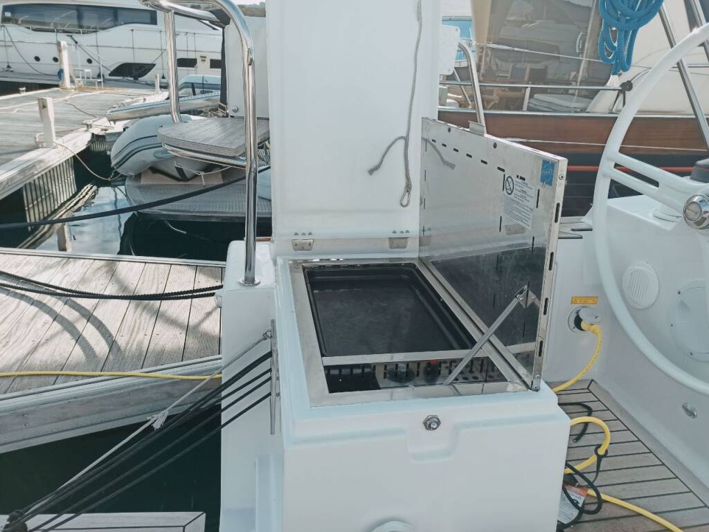 Sailing yacht Elan Impression 40.1 AirTime 1