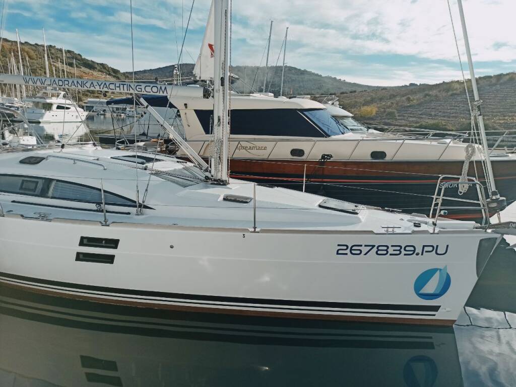 Sailing yacht Elan Impression 40.1 AirTime 1
