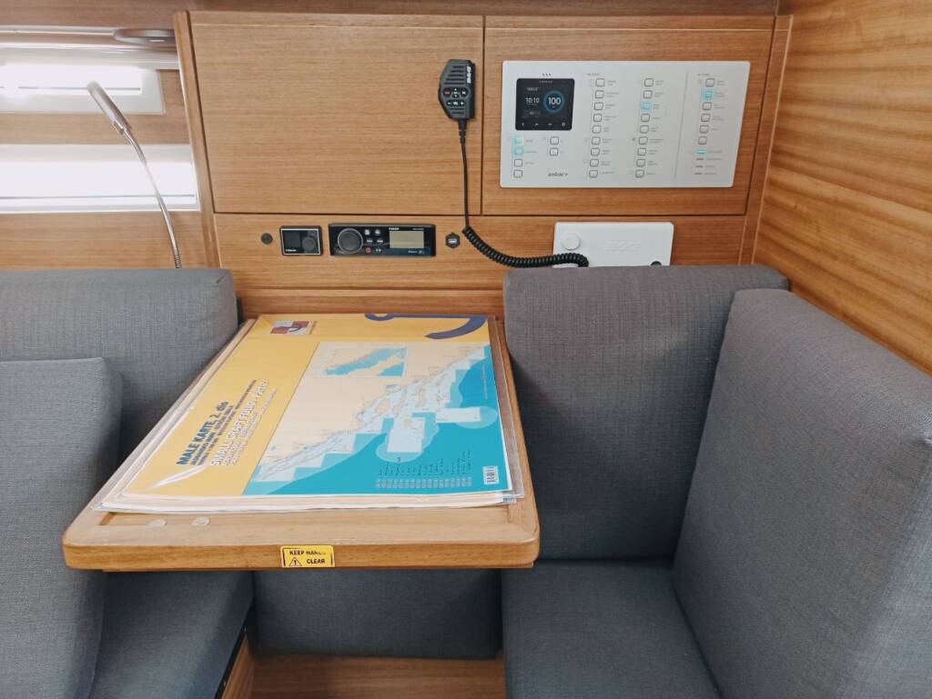 Sailing yacht Elan Impression 40.1 AirTime 1