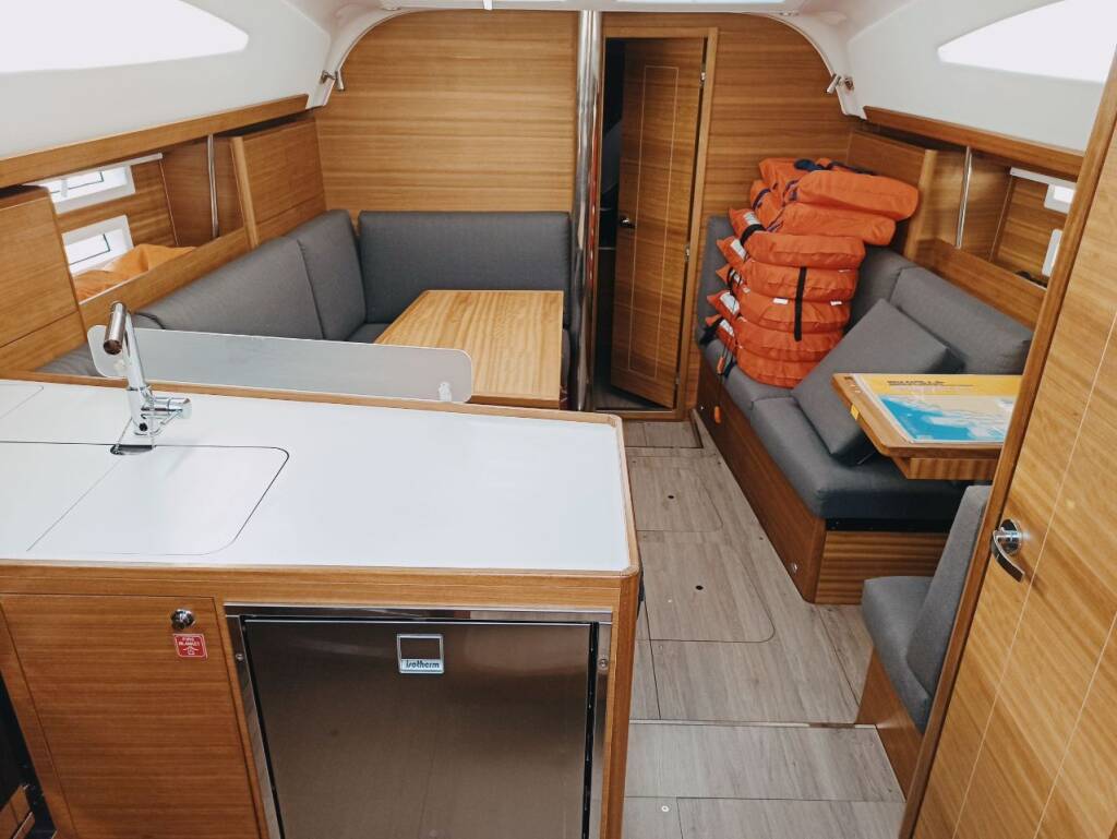 Sailing yacht Elan Impression 40.1 AirTime 1